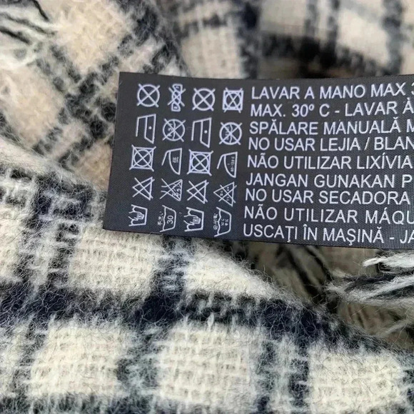 Zara NWOT cozy and warm blanket/ shawl in washable 100%. acrylic ivory  w black - Picture 4 of 6